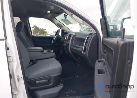 2019 Ram 1500 Classic Tradesman 4X4 6'4 Box z USA, uszkodzony, nr VIN 1C6RR7SM6KS667353